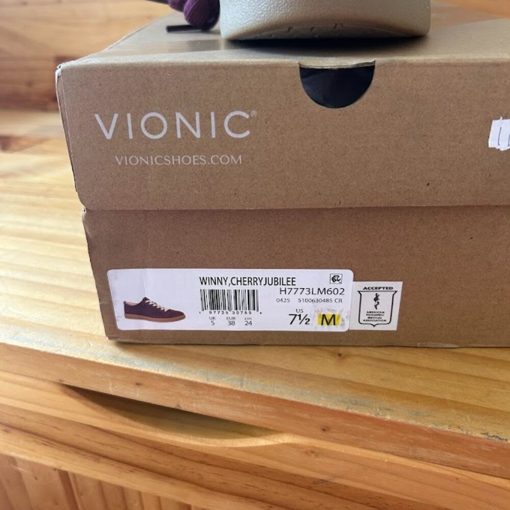 ✨ NIB Vionic Winny Cherry Jubilee Sneakers ✨ Size 7.5 - Picture 3 of 6